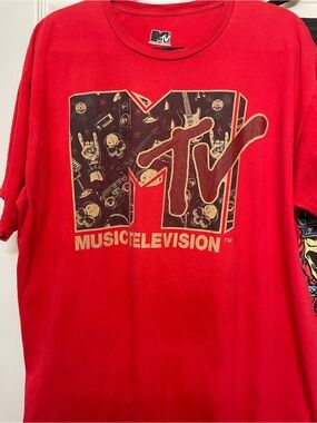 BOGO/ MTV red graphic logo tee